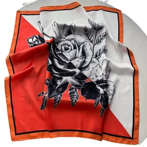 Vintage-Seidenschal in Orange und Weiß mit elegantem schwarzem Rosendruck-Muster