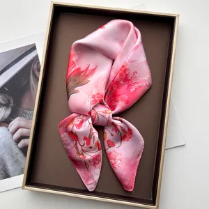 Elegante Foulard Quadrato in Satin Con Stampa di Rose Mensili per Donna Leggero Foulard Floreale Accessori per Scialle di Moda