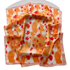 Eleganter Seidenschal mit Leopardenmuster in Orange und Rot, modisches quadratisches Tuch