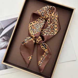 Carré de Soie Imprimé Léopard Rétro Satin Motif de Chaîne Dorée Foulard pour Femmes Mode Pare-soleil Accessoire