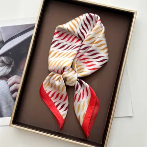 Elegante Pañuelo Cuadrado de Satén Estampado de Ondas Moderno Pañuelo para Cuello y Cabello para Mujer Uso Diario Accesorio de Moda