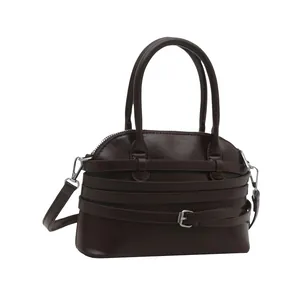 Borsa a mano a conchiglia in pelle marrone scuro con tracolla e dettagli a righe