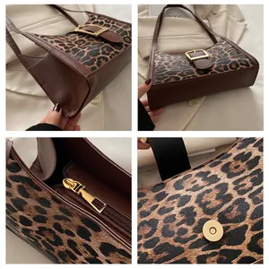 Dettaglio della borsa leopardata con finiture dorate e chiusura a bottone magnetico