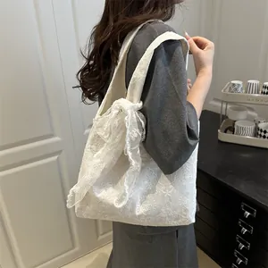 Sac fourre-tout en dentelle blanche avec broderie florale et grand nœud pour femme