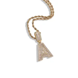 Collana con ciondolo lettera A con zirconi baguette e catena a corda placcata oro 18K
