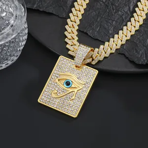 Collier chaîne cubaine dorée hip hop avec pendentif carré Œil d'Horus strass