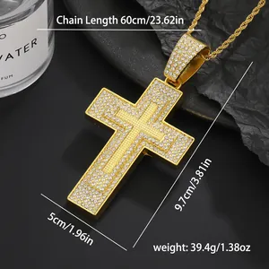 Detailansicht des goldenen Hip-Hop-Kreuzanhängers mit Maßen 9,7 cm Höhe und 60 cm Kette