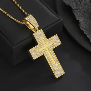 Hip-Hop Gold Kreuzanhänger Halskette mit Kristallen und Kordelkette in einer Geschenkbox