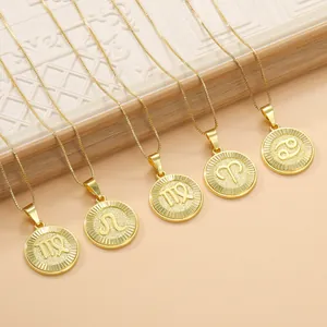 Collana con ciondolo zodiacale placcata in oro con simboli incisi su catene sottili