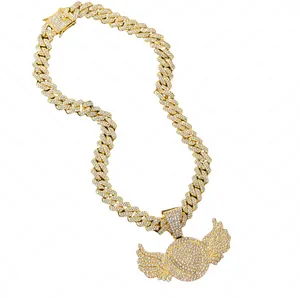 Collar de cadena cubana dorada hip-hop con colgante de corazón alado y pedrería