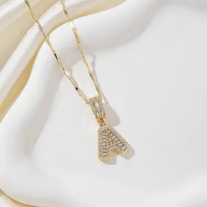 Collier luxe doré avec pendentif lettre A et zircons brillants sur soie douce