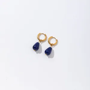 Eleganti orecchini a cerchio in oro con pietre naturali di lapislazzuli blu a goccia