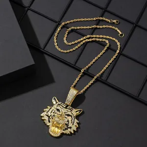Collier hip hop pendentif tête de tigre doré avec strass et chaîne corde sur maille