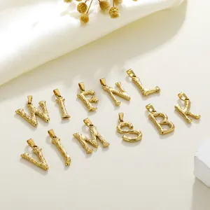 Gehamerde gouden initialen hangers van roestvrij staal voor kettingen en sieraden