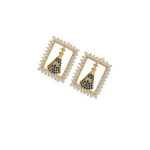 Boucles d'oreilles rectangulaires en or avec Vierge Marie bleue et cristaux micro-pave