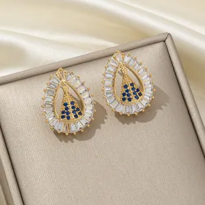 Boucles d'oreilles gouttes dorées élégantes avec accents de saphir bleu et zircon