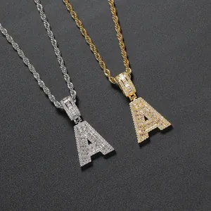 Collane con pendente lettera A in zircone ghiacciato con finiture in oro e argento