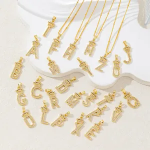 Collier Pendentif Lettre Couronne en Cuivre Plaqué Or A-Z Zircone Hip Hop Bijoux de Mode pour Femmes