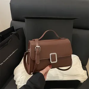 Sac Carré en Cuir PU pour Femmes Mode Petit Sac à Bandoulière Simple Couleur Unie Avec Boucle en Métal Poignée Supérieure Sac à Main