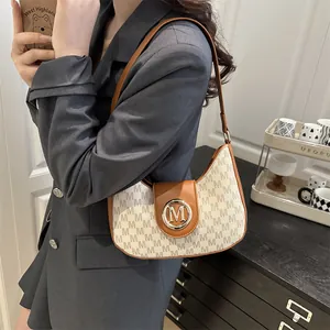 Sac à bandoulière hobo rétro en toile monogrammée crème et finitions en cuir brun