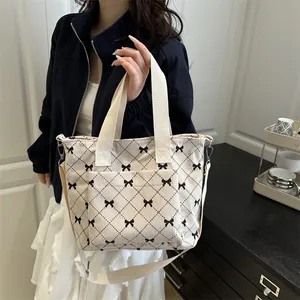 Elegante borsa tote in velluto a coste con fiocco nero e motivo a rombi crema