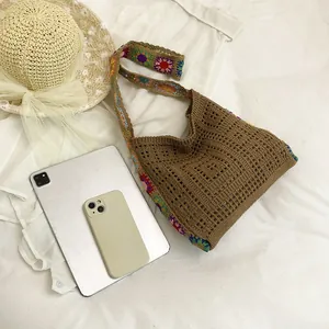 Sac cabas au crochet de style bohème avec fleurs colorées pour vacances à la plage