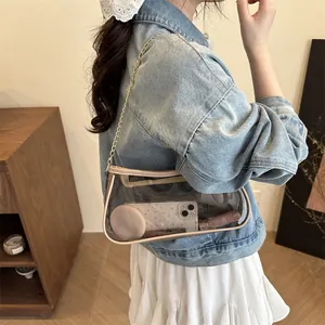 Sac à épaule transparent en PVC avec bordure en cuir beige et chaîne dorée pour femme