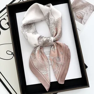 Women Literary Vintage Daisy Floral Print Square Satin Scarf Elegant Silk Like Neck Scarf For Mother Gift Spring Accessory