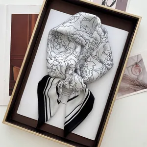 Carré de soie élégant de 70cm avec imprimé floral et rayures noir et blanc pour femme