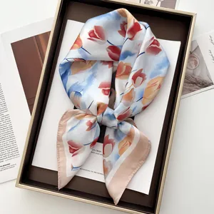 Elegante Foulard Quadrato in Raso con Stampa Floreale di Tulipani per Donna Accessori per Capelli a Fascia per Capelli in Seta Sintetica