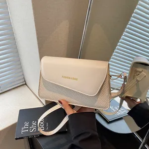 Damen Mode PU Leder Gewebte Spleiß Umhängetasche Kleine Quadratische Buchstaben Druck Schultertasche Elegante Messenger Bag