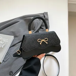 Borsa a Mano Donna Con Fiocco Glitter Bordo Ondulato Pelle PU Tracolla Con Fiocco Dorato Decorazioni in Metallo Elegante Festa