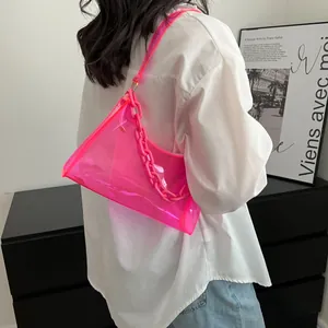 Sac à bandoulière en PVC rose néon transparent avec chaîne en plastique pour l'été