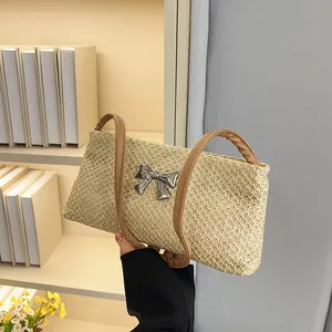Sac à Épaule Tissé en Paille Vintage pour Femmes Sac de Plage d'Été avec Détail de Nœud en Métal Argenté Sac à Main Tendance