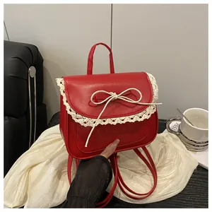 Mini zaino rosso in pelle PU con bordo in pizzo bianco e decorazione con fiocco