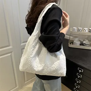 White tote bag with floral embroidery and large capacity for summer fashion style