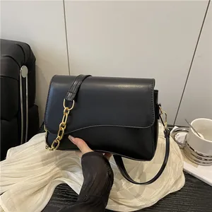 Borsa Quadrata Piccola in Pelle PU da Donna Minimalista Con Patta Ondulata a Catena d'Oro Borsa a Tracolla alla Moda per Uso Quotidiano