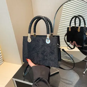 Sac Fourre-Tout Femme en Cuir PU avec Motifs Floraux en Relief et Poignée Tissée Petit Sac Bandoulière Carré pour le Quotidien