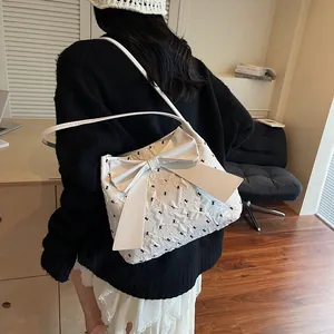 Sac seau blanc élégant avec grand nœud et motifs de lapins noirs pour femmes stylées