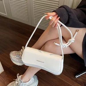 Sac Sous le Bras Petit pour Femmes Sac à Épaule en Cuir PU Minimaliste Avec Bandoulière Nouée Imprimé Lettres Mode Rabat