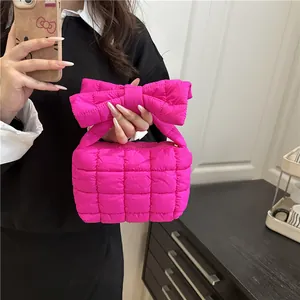 Borsa trapuntata rosa con grande fiocco, elegante borsa a mano autunnale da donna
