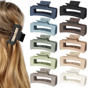 Détail de 10 pinces à cheveux rectangulaires mates de couleurs variées avec vue mannequin