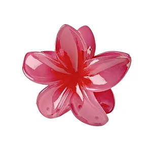 Detail einer 7 cm rosa Plumeria-Haarklammer in Blütenform mit glänzendem Finish