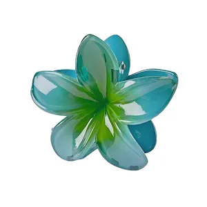 Detail der 8cm Haarklammer mit blauem Farbverlauf und glänzender Harzoberfläche