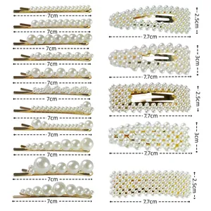Vari fermagli per capelli in perle fatti a mano in oro con specifiche di taglia su bianco