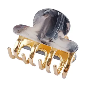 Elegante molletta per capelli in resina marmorizzata con base in metallo dorato da donna