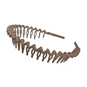 Detail view of wavy brown headband with dense comb teeth for secure hair styling