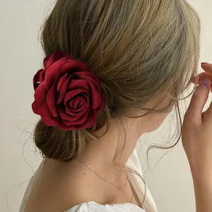 Élégante grande pince à cheveux rose rouge en tissu pour chignons et queues