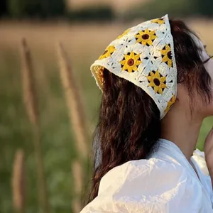Franse stijl gebreide bloemen driehoek bandana met zonnebloem haakpatroon voor dames