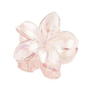 Détail de la pince à cheveux frangipanier laser 4cm avec finition rose perlé